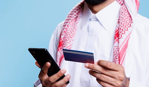 ما الذي يجعل الخدمة الإلكترونية موثوقة في قطر؟ كيف تؤثر التقييمات على قرارات المستهلكين
