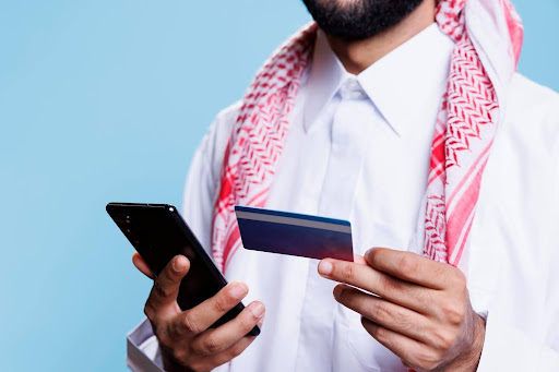 ما الذي يجعل الخدمة الإلكترونية موثوقة في قطر؟ كيف تؤثر التقييمات على قرارات المستهلكين